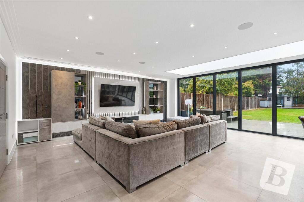 House in London, Hornchurch - More