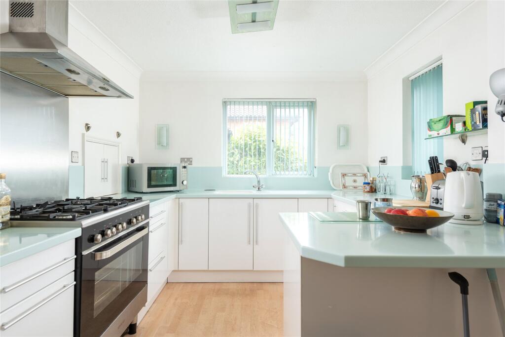 Octavian Drive, Bancroft, Milton Keynes, Buckinghamshire, MK13 photo 4