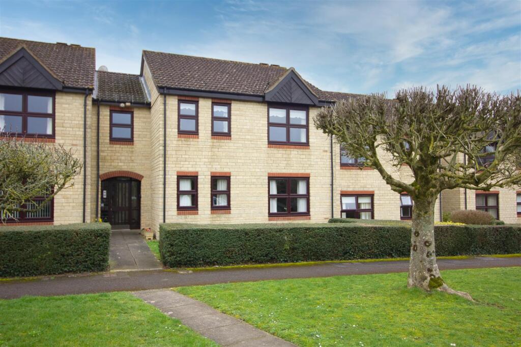 Main image of property: 44 Orchard Court, Malmesbury