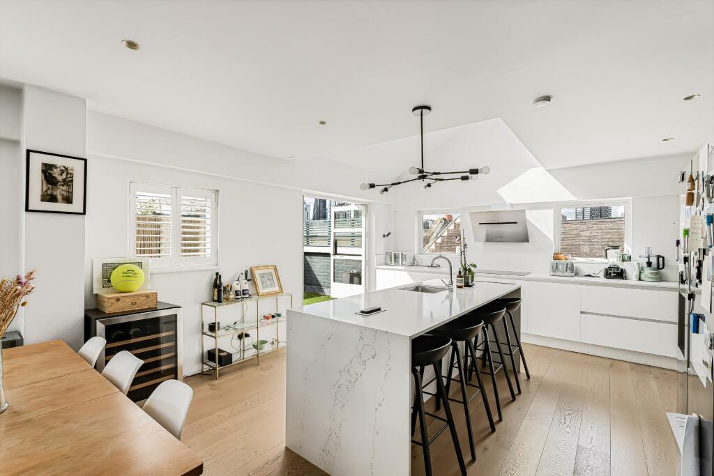 Apartment in London - View 5