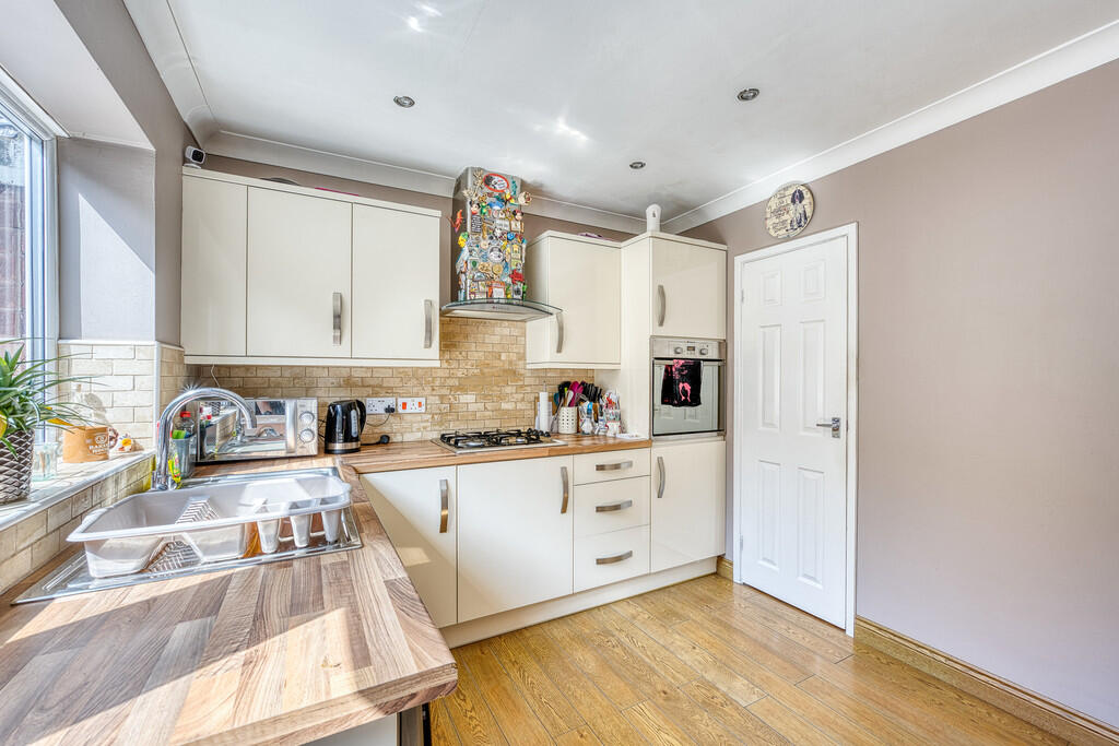 House in South Staffordshire, Great Wyrley - More