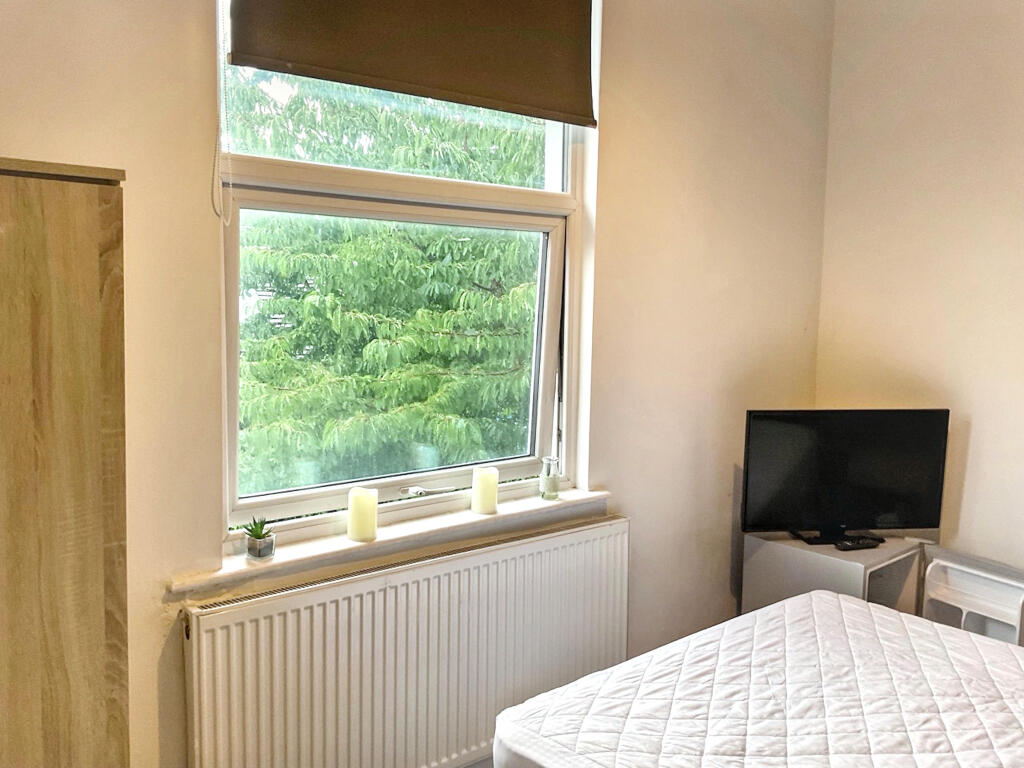 House in Stoke-on-Trent - View 4