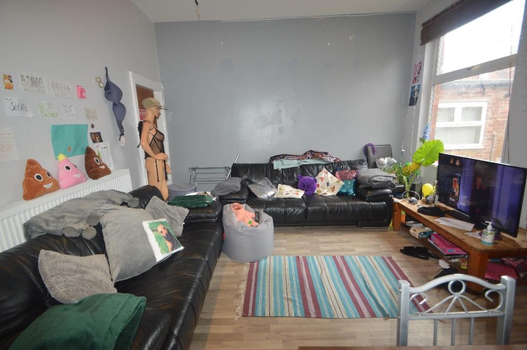 House in Leeds, West Yorkshire - View 4