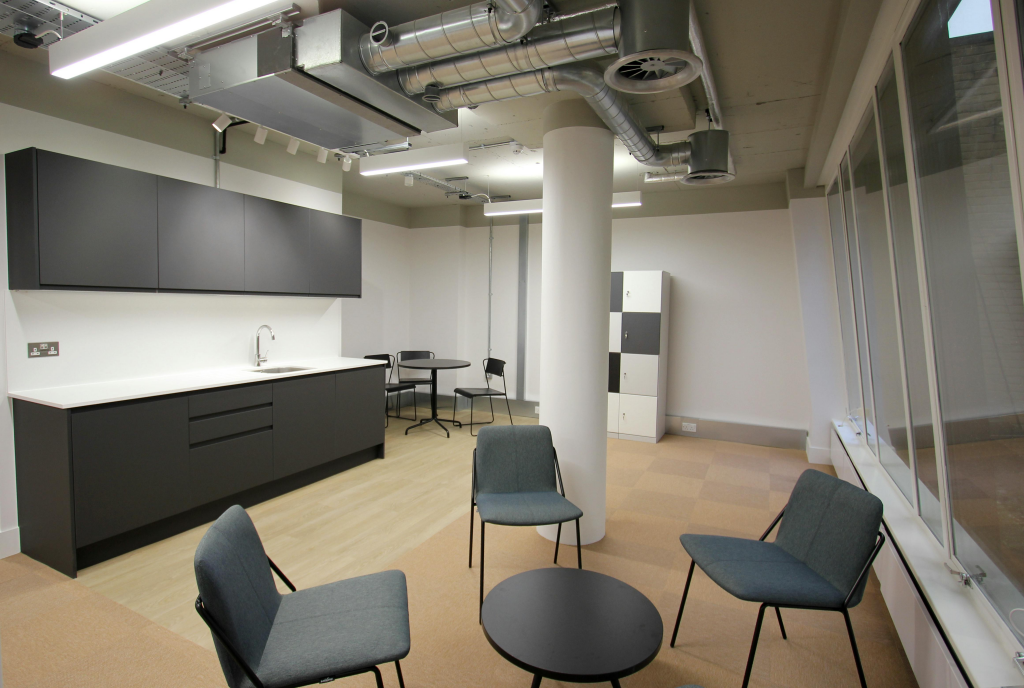 30 Furnival Street Kitchenette 3.png