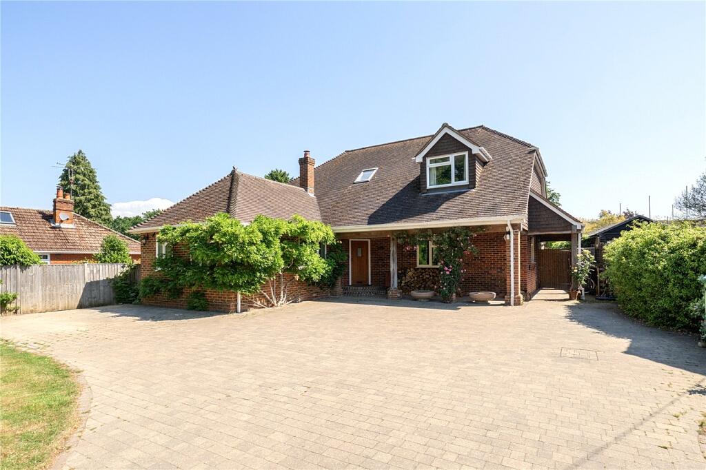 Main image of property: Reading Road, Hook, Hampshire, RG27