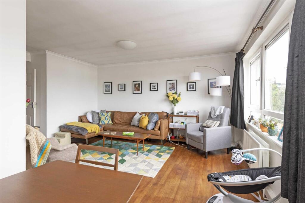 Apartment in London - More