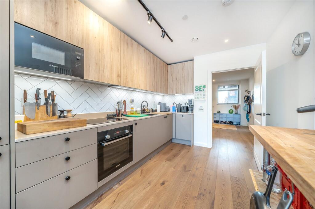 Apartment in London - More