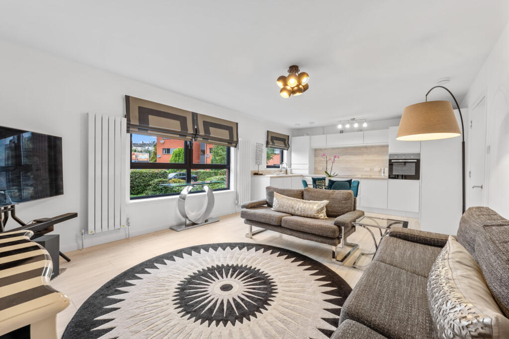 Apartment in Glasgow, New Cathcart, Muirend - View 2