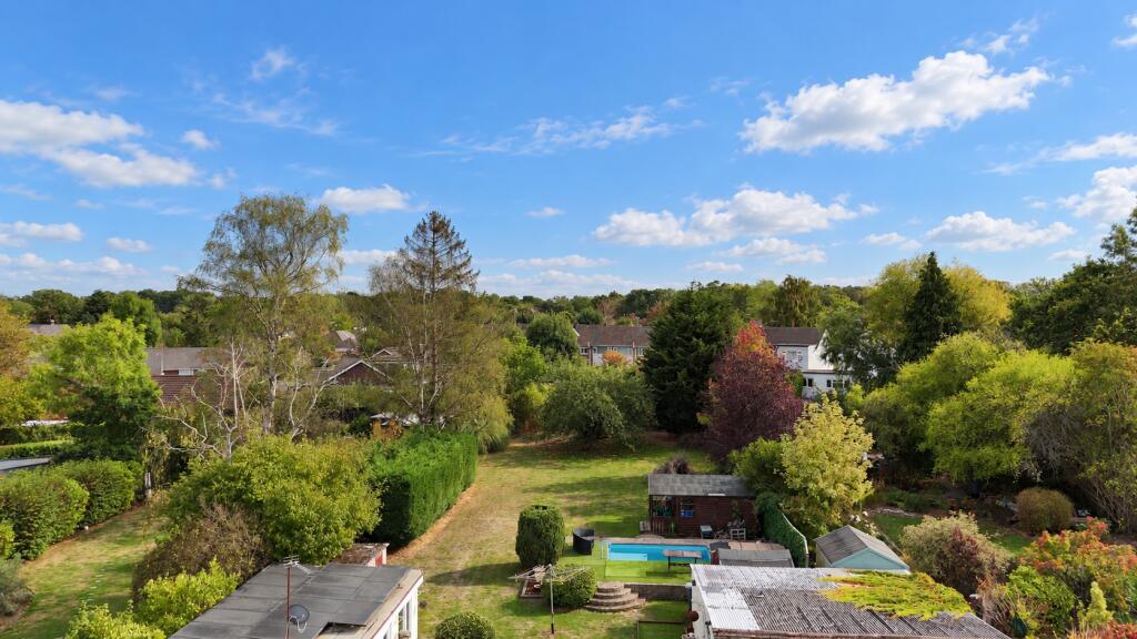 House in Hart, Moulsham Green, Yateley - View 2