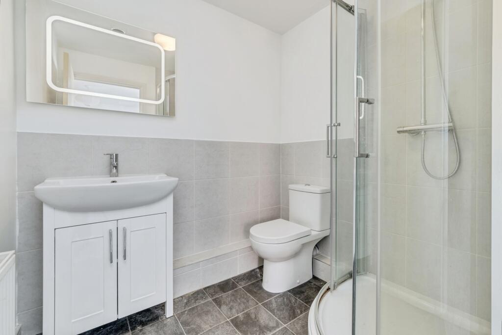 Apartment in Reigate and Banstead, Earlswood - View 4