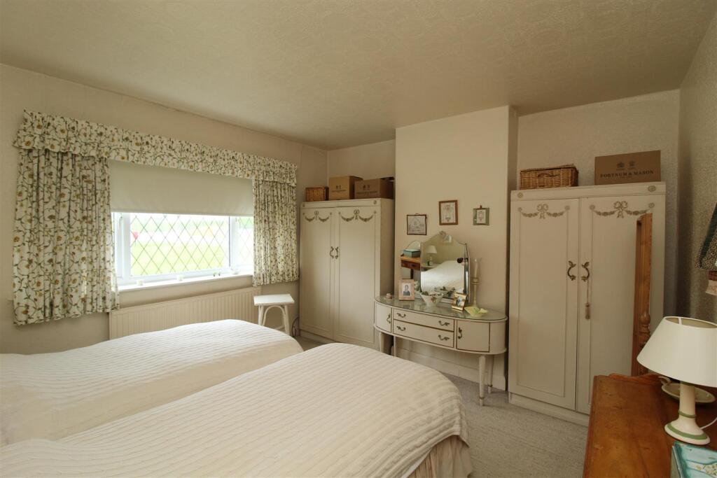 Elmwood Grove, Horbury, Wakefield photo 2