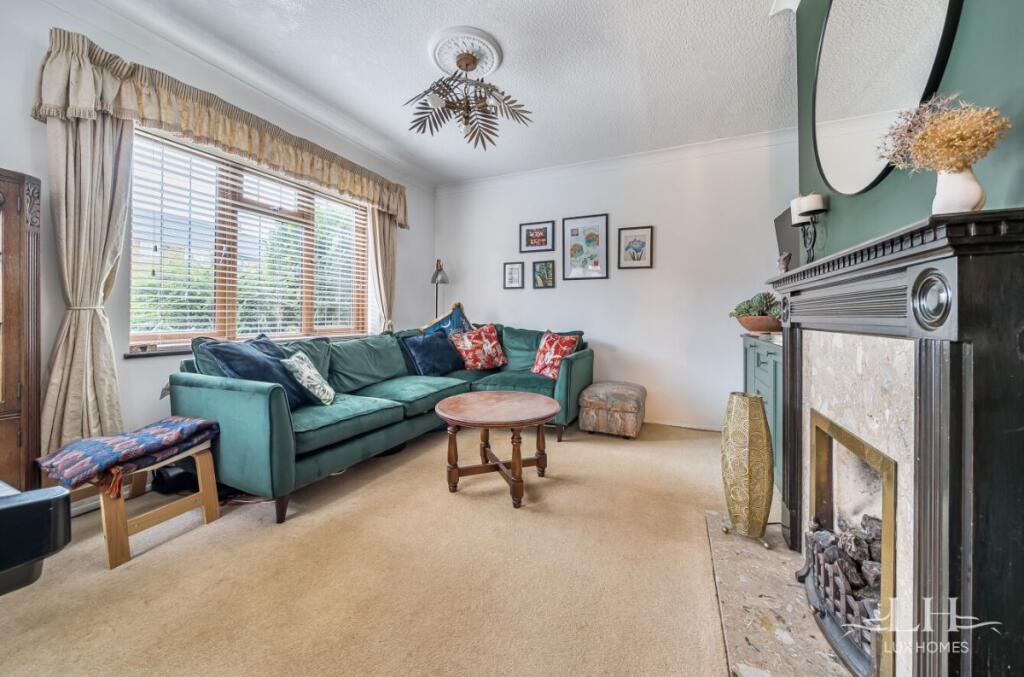 Pondfield Lane, Brentwood photo 4