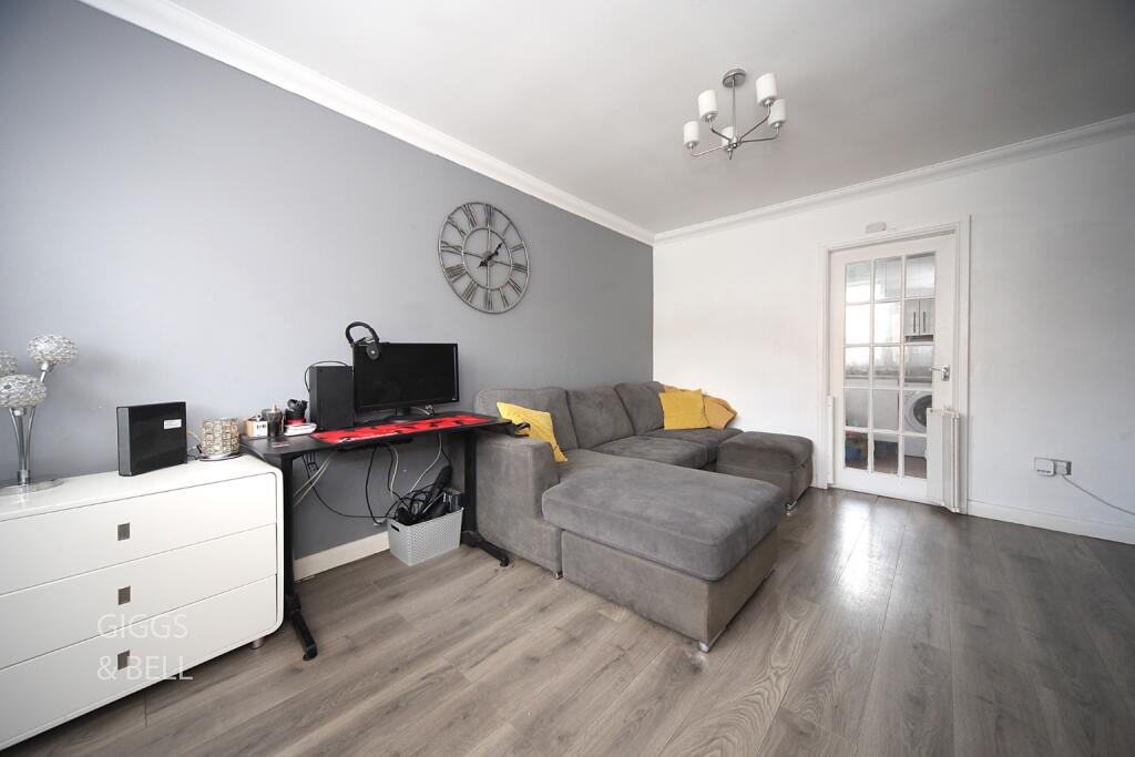House in Luton - View 4