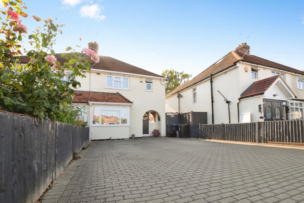 House in Slough - View 2
