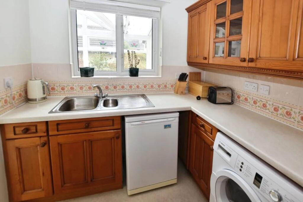 House in Teignbridge, Newton Abbot - View 4