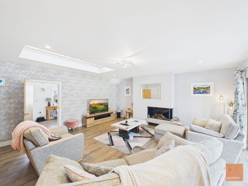 Kerensa Gardens, St Agnes- A stunning, modern detached home photo 2