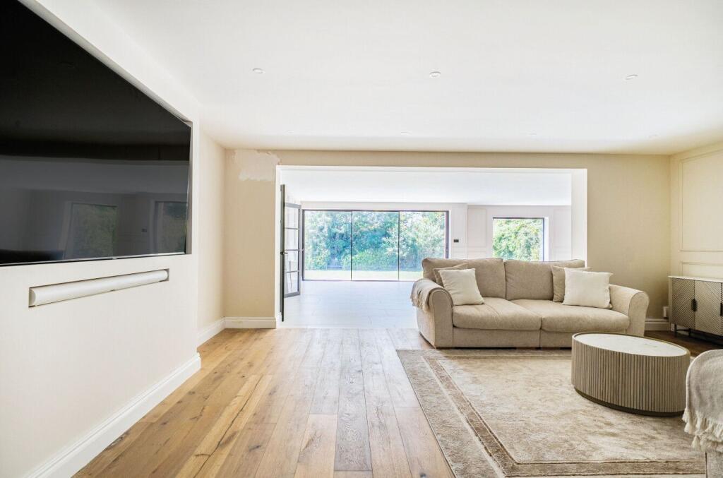 Westbury Road, Warminster, BA12 - More