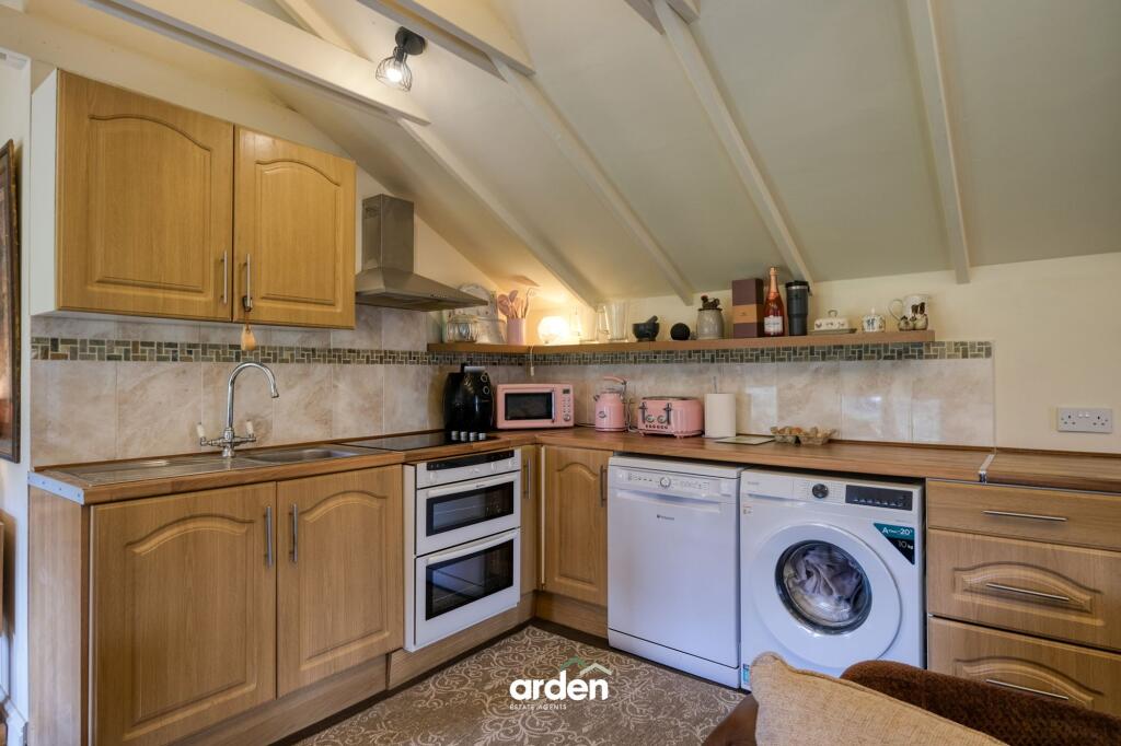 Copyholt Lane, Stoke Pound, B60 photo 4