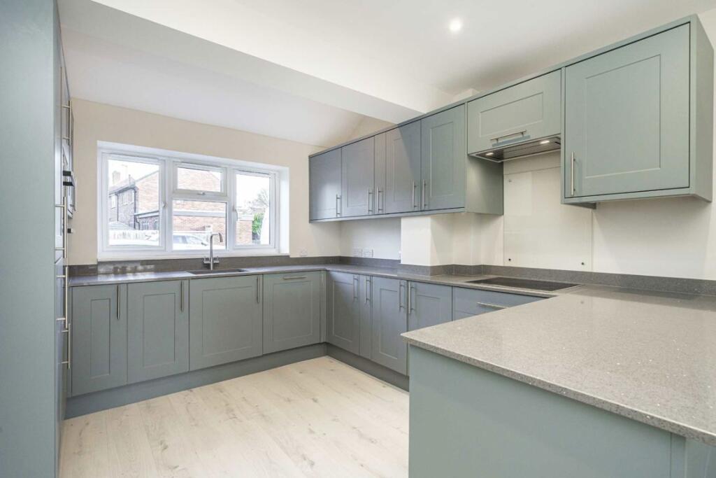 House in Runnymede, Addlestone - View 2