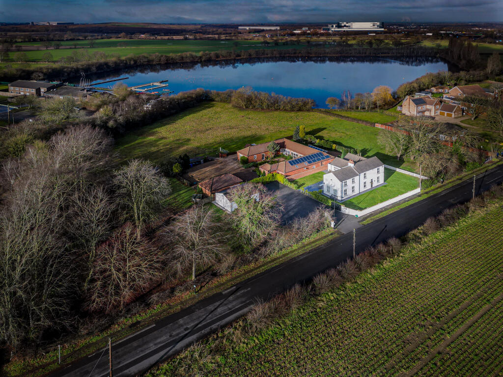 Main image of property: Firthhill Farm, Old Thorne Road, Hatfield, Doncaster, South Yorkshire, DN7 6EQ