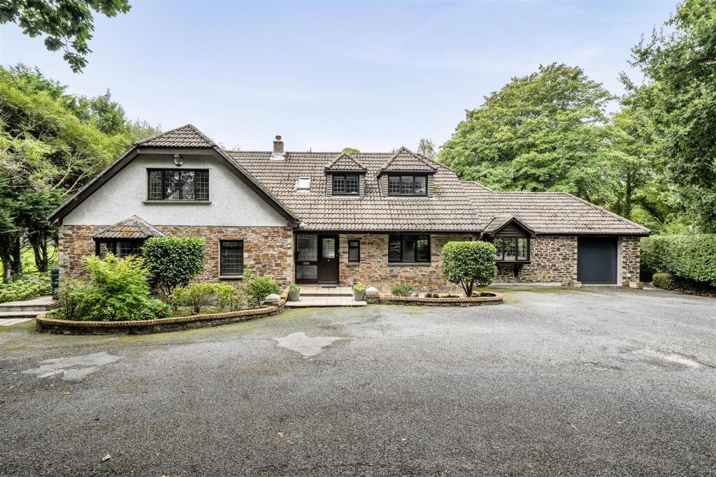 Main image of property: Pennys Lane, Par