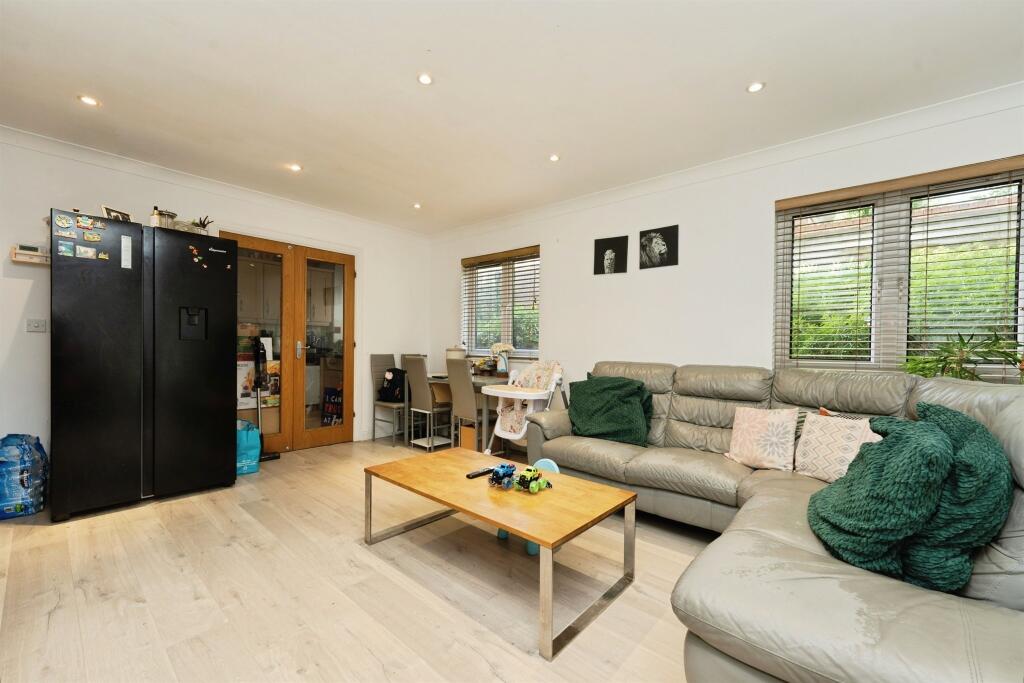 Apartment in Watford - View 2