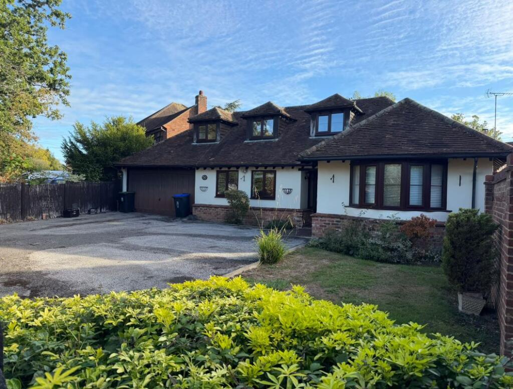 Main image of property: 28 Rogers Lane, Stoke Poges, Slough, Berkshire, SL2 4LE
