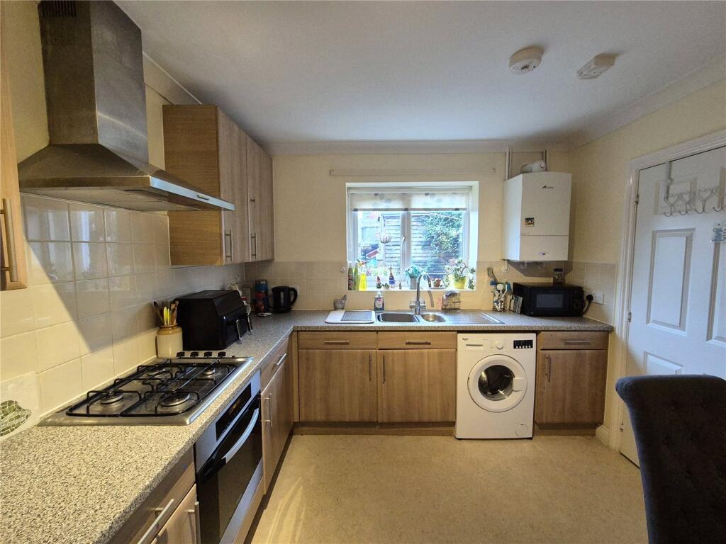 Beckington Crescent, Chard, Somerset, TA20 photo 4
