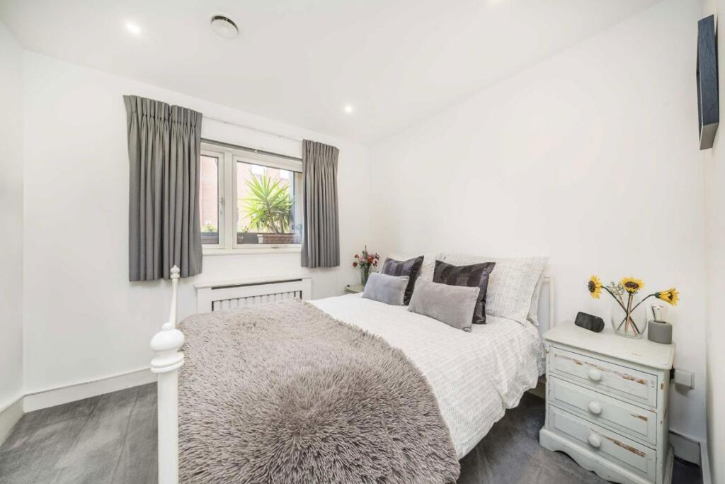 Apartment in Twickenham - View 5