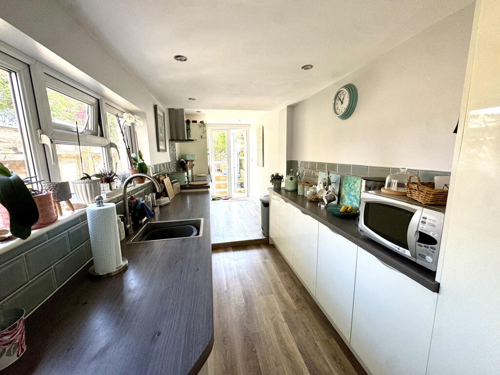House in Newport, Barton - More