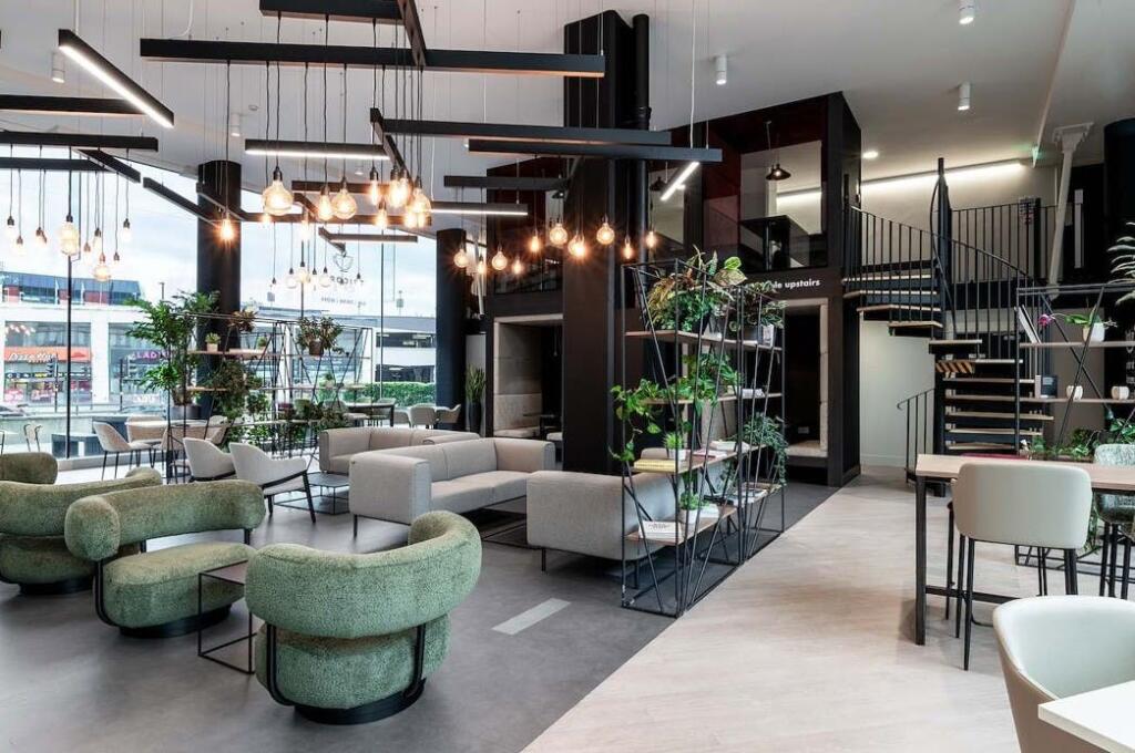 Tricorn - Cafe4.jpg