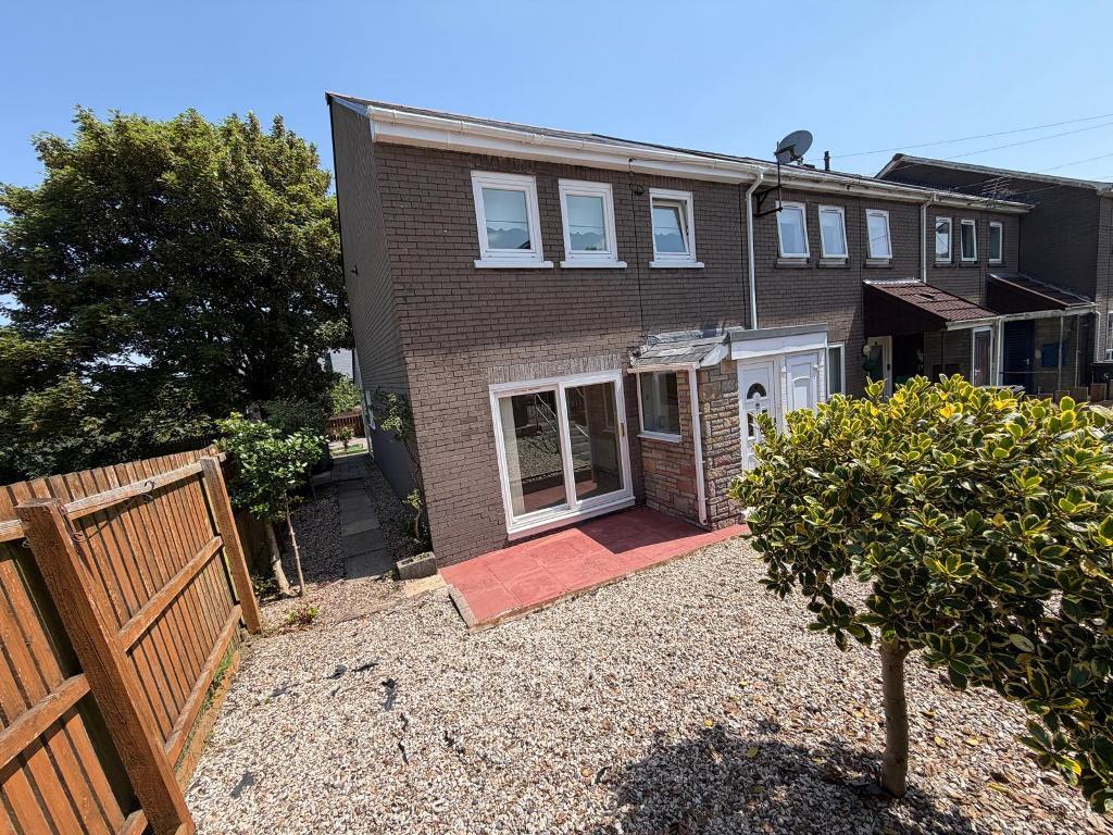 Main image of property: Elizabeth Way, Ebbw Vale, Blaenau Gwent, NP23 6GA