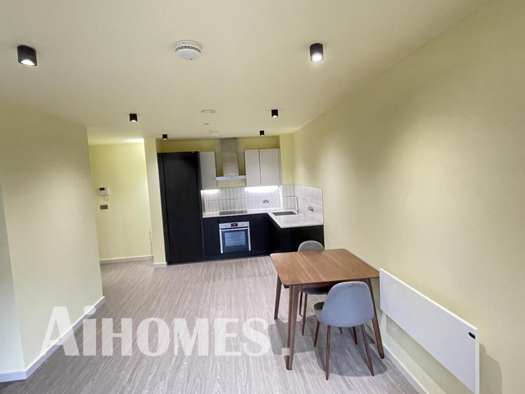 Apartment in Manchester, Hulme - View 3