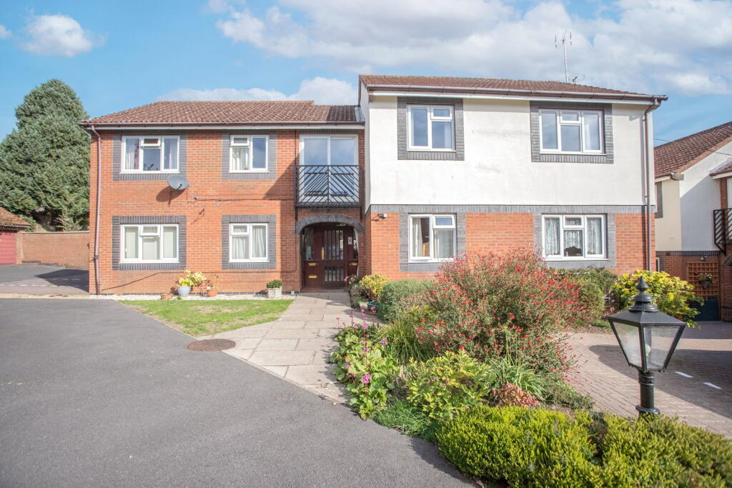 2-bed flat on Clarence Court, Wotton-under-Edge, £198,000