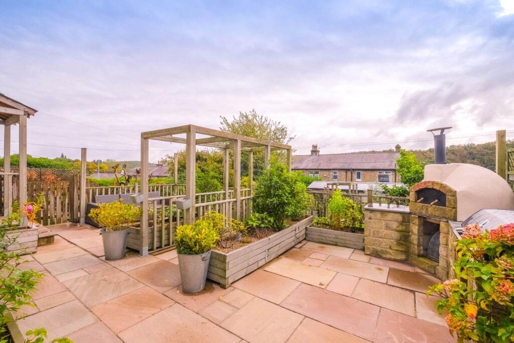 House in Holmfirth, Calmlands, Meltham - More