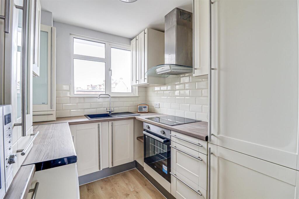 Apartment in Southend-on-Sea, Essex - View 3