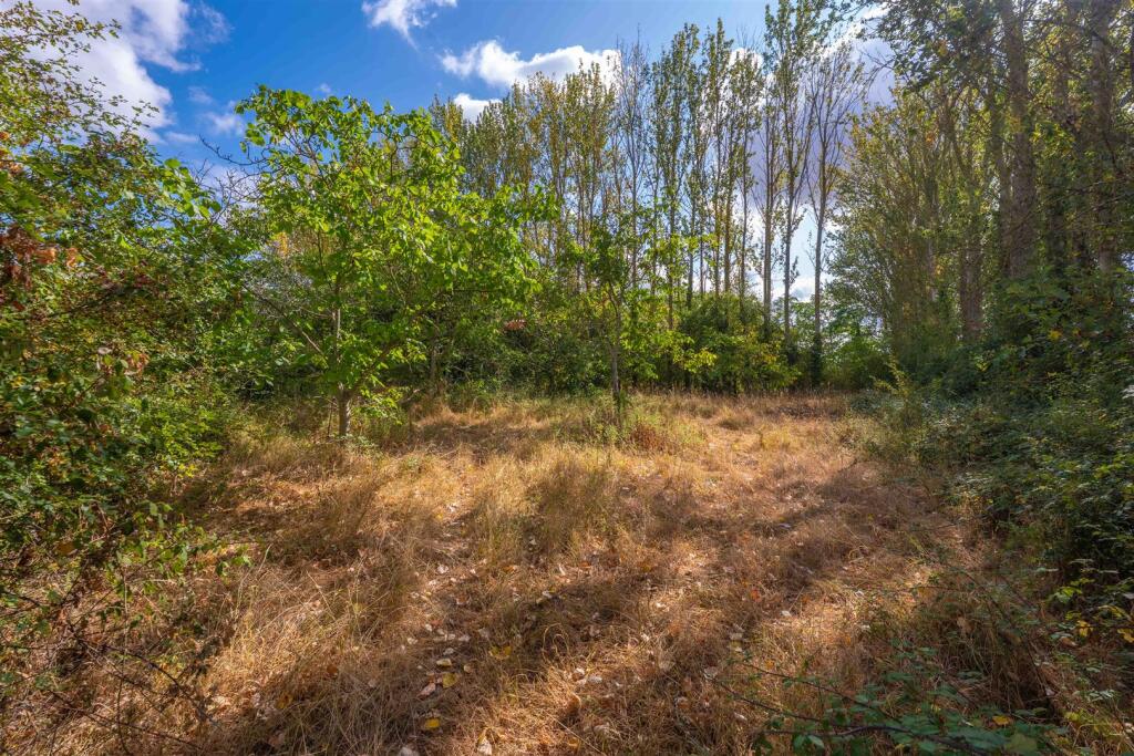 Evesham Road, Harvington, Nr. Evesham - View 5