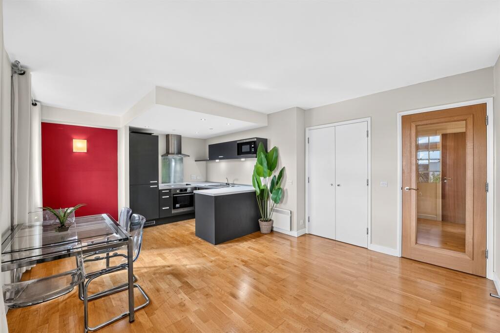 Main image of property: Scott Avenue, London