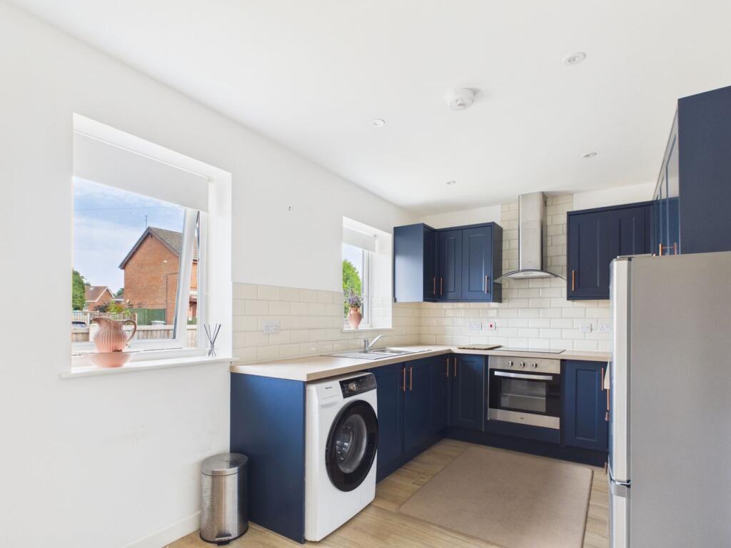 Holly Rise, New Ollerton, Newark, NG22 photo 4
