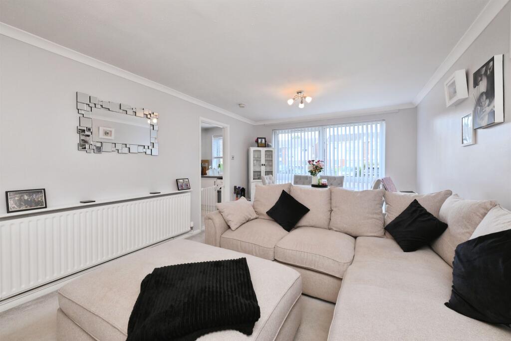 Apartment in Hoddesdon, High Leigh Garden Village - View 4