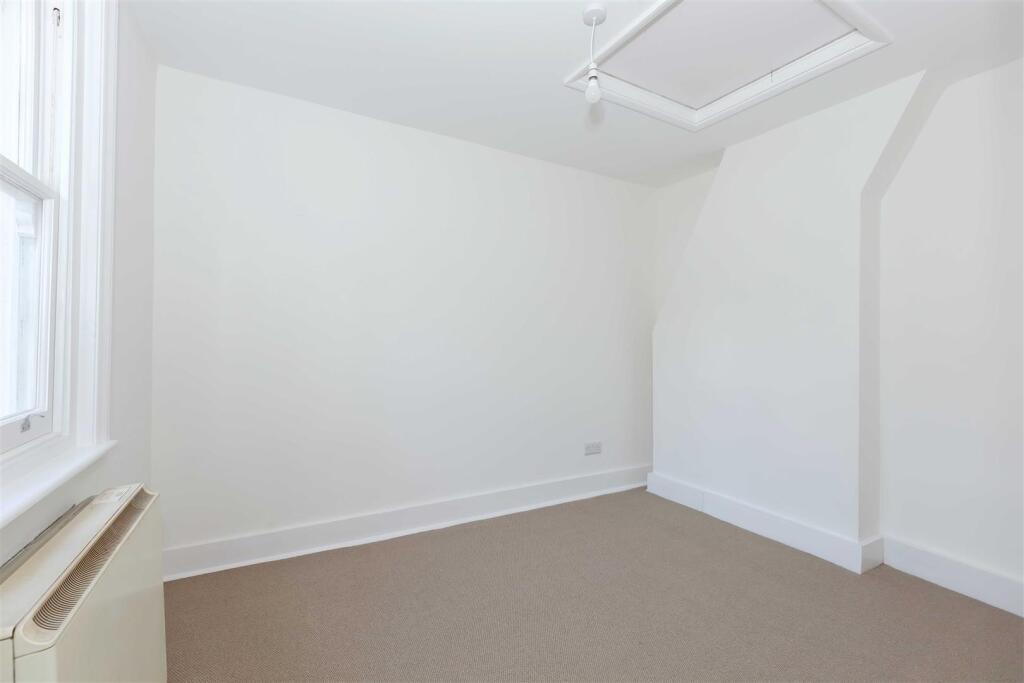 Apartment in Worthing, West Sussex - View 6