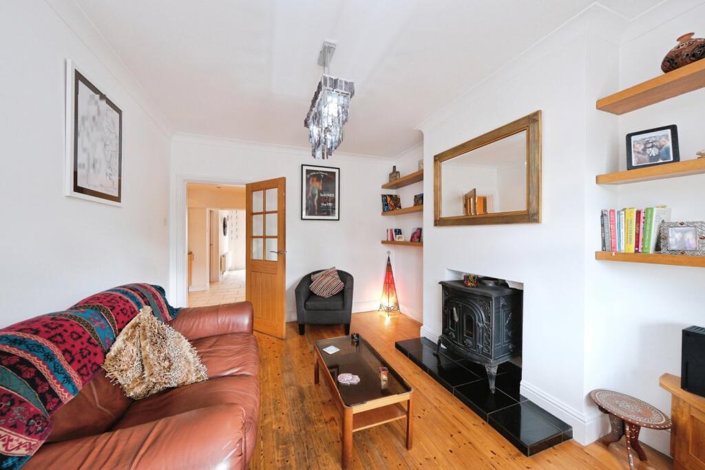 House in Mansfield, Nottinghamshire - View 3