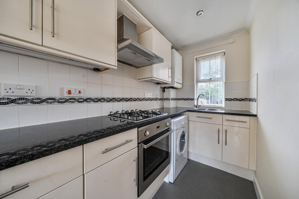 Apartment in Taunton - View 4