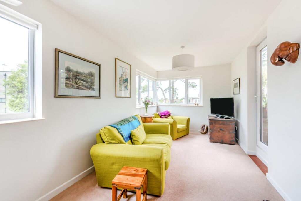 House in Hayling Island, Eastoke - More