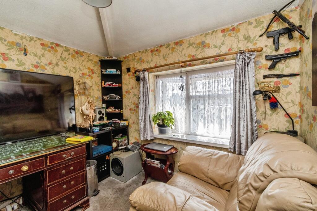 House in Walsall, West Midlands - More