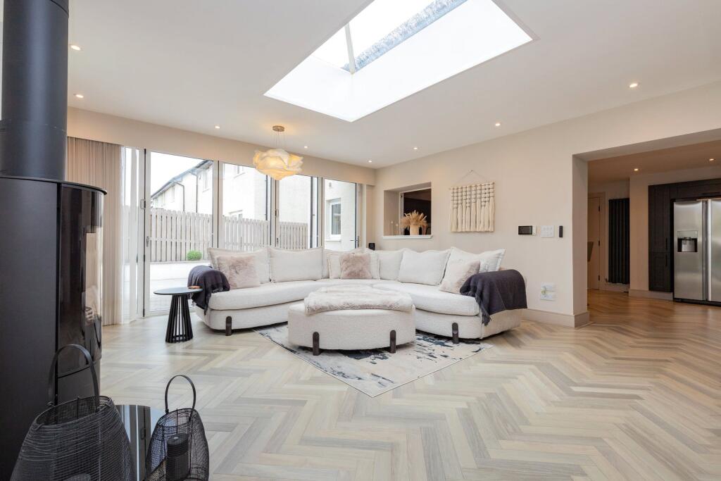 House in Glasgow, South Lanarkshire - More