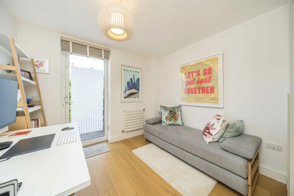Apartment in London - More