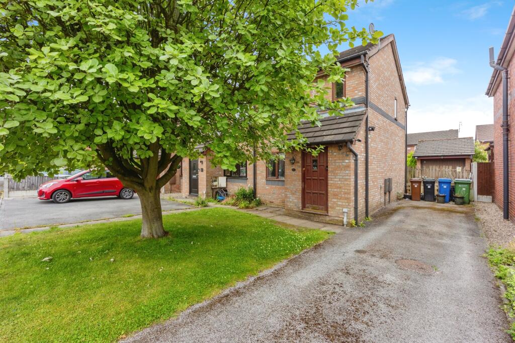 2-bed terraced on College Close, Stockport, SK2, £240,000