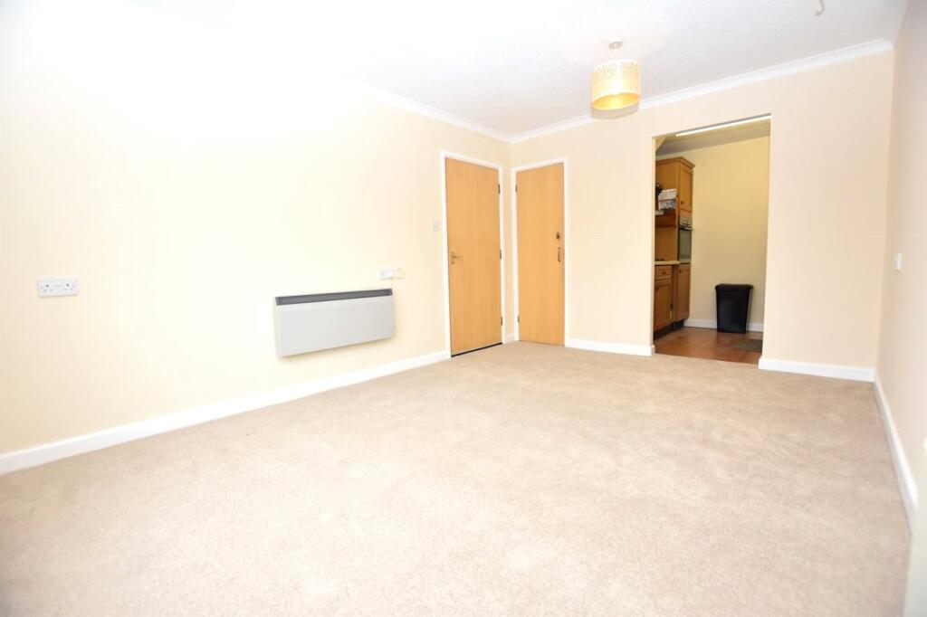 1-bed apartment on Fairacres Road, Didcot, Oxfordshire, OX11, £100,000