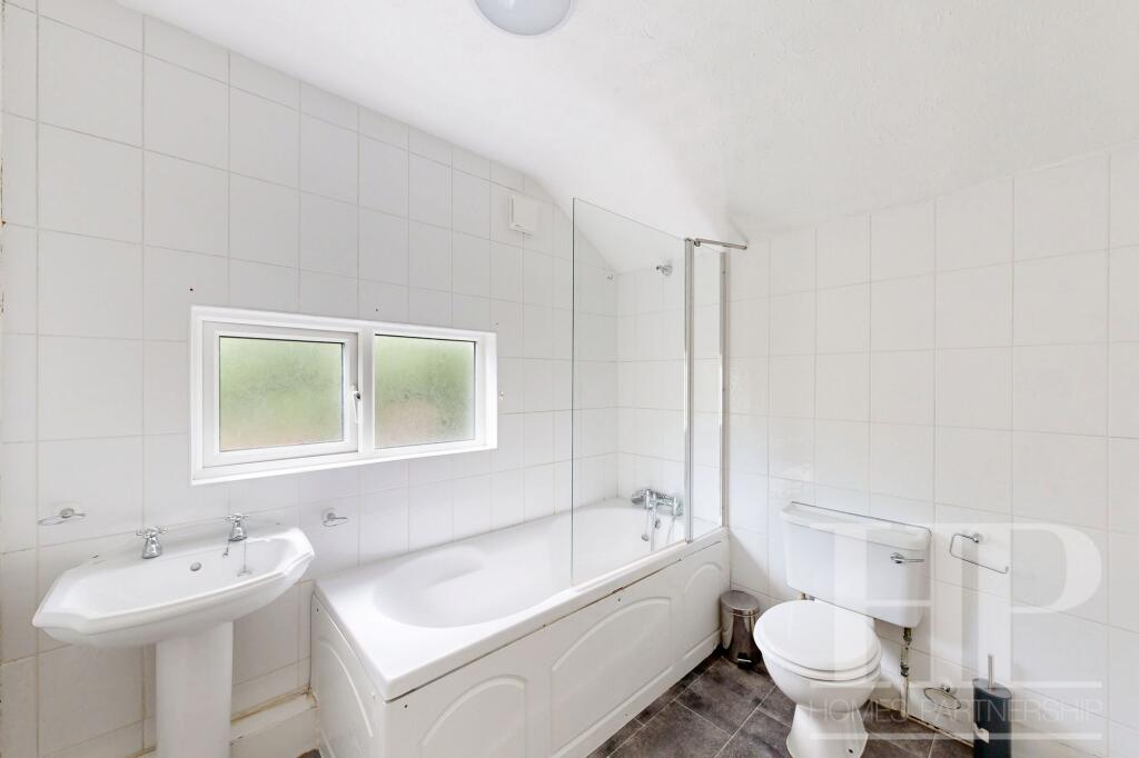 St. Johns Road, Crawley, RH11 - View 5